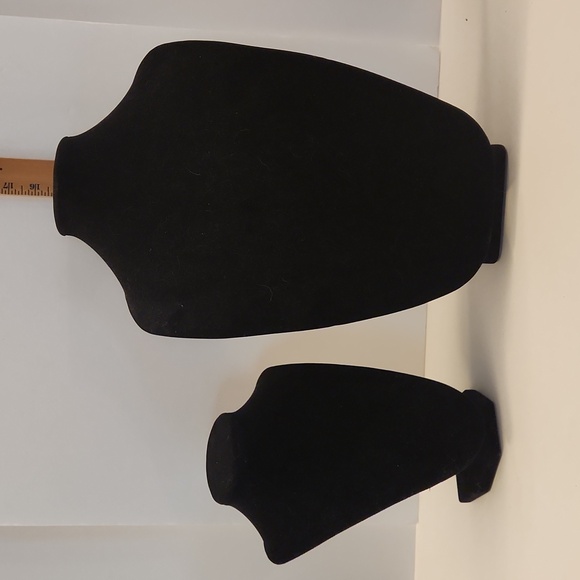 Black velvet necklace & bracelet displays - Picture 2 of 6